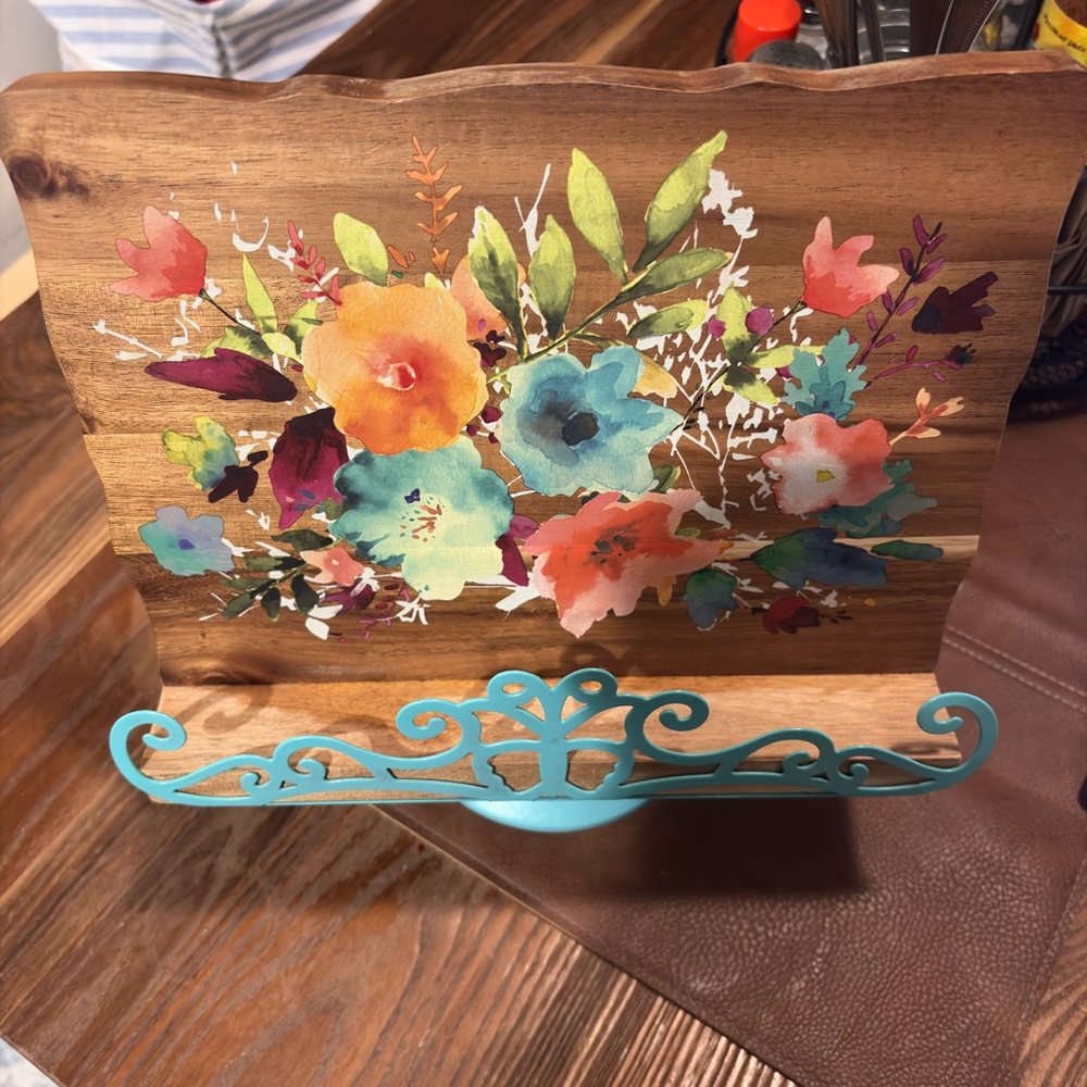 The Pioneer Woman (Willow)
Floral Cookbook Holder with Turquoise Base - Picture 2 of 4